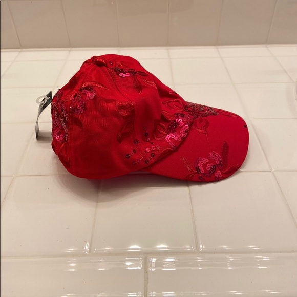 Red hat - Picture 2 of 2